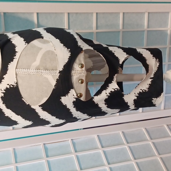 NEW! BLVD Collection black/white dress with side cut outs 5416 - Picture 3 of 12